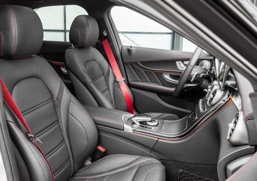 Интерьер Mercedes-Benz C450 AMG Sport 2015 года  (фото 28 из 31)